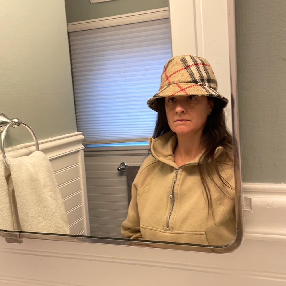 Burberry Bucket Hat - Picture 6 of 6
